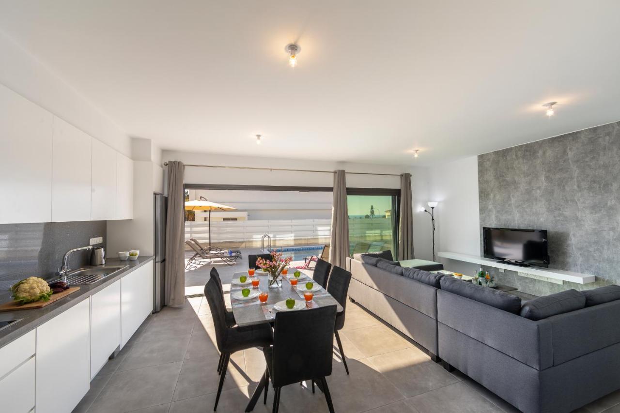 Villa Andre, Walking Distance To Coral Bay Peyia Bagian luar foto