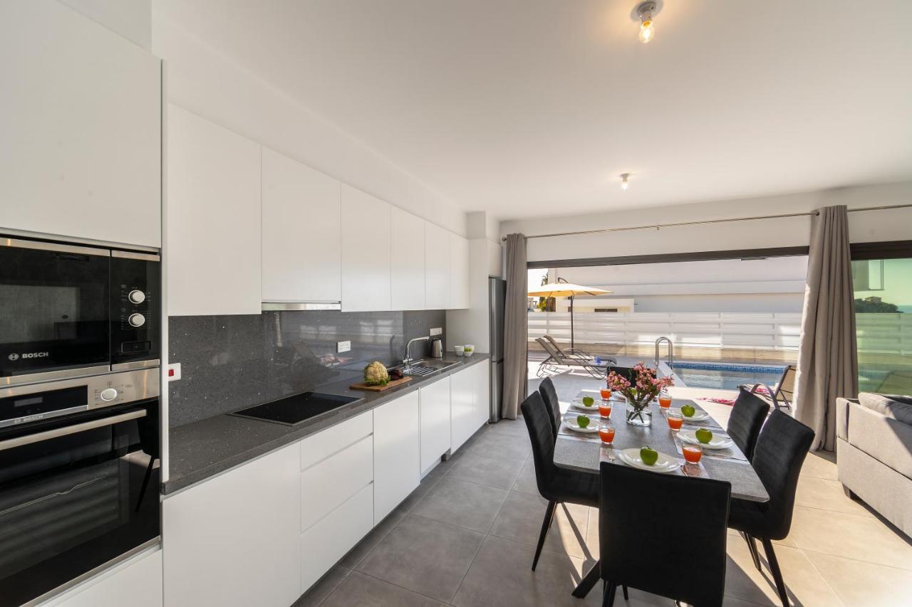 Villa Andre, Walking Distance To Coral Bay Peyia Bagian luar foto