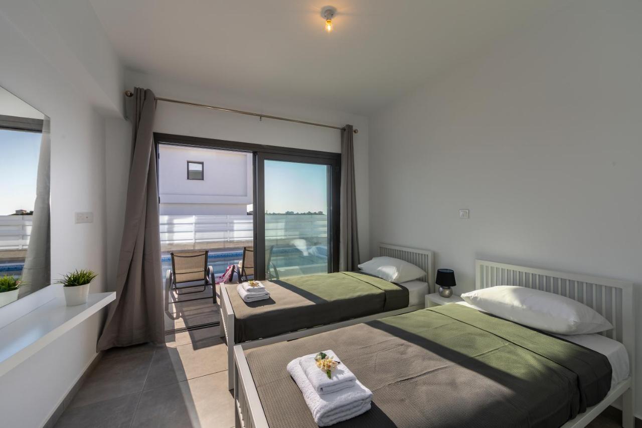 Villa Andre, Walking Distance To Coral Bay Peyia Bagian luar foto