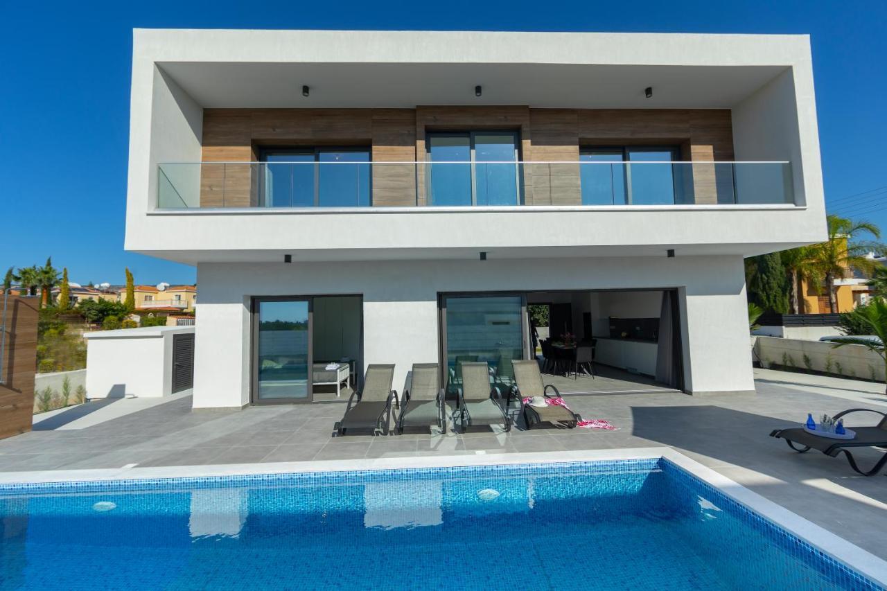 Villa Andre, Walking Distance To Coral Bay Peyia Bagian luar foto